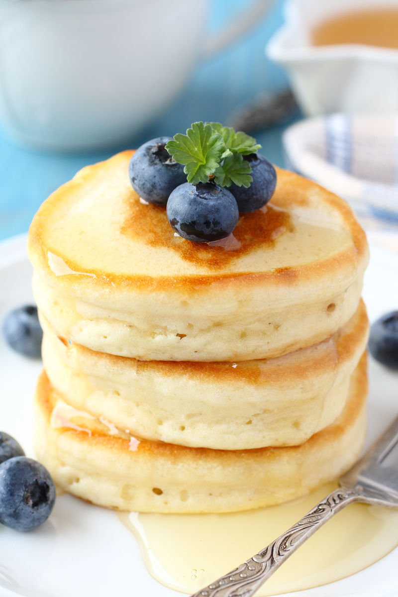 一堆蓝莓苏格兰薄饼