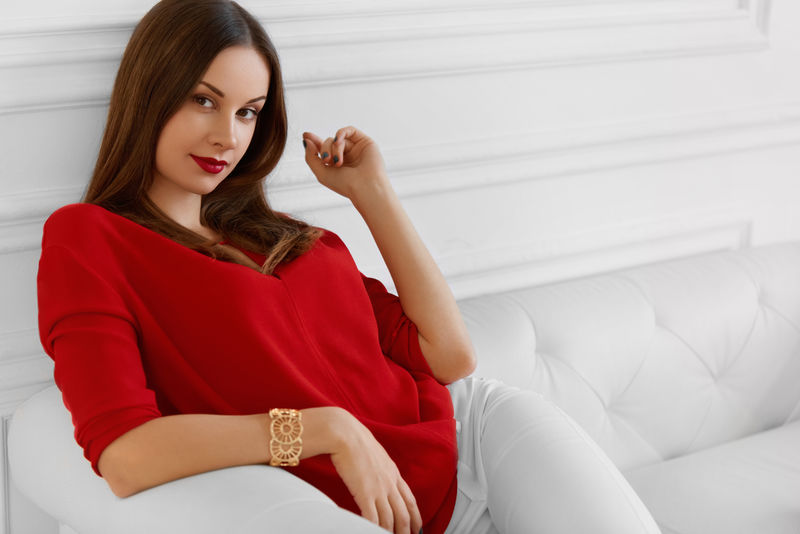 优雅的女人。时尚漂亮成功的商务小姐。奢华，开朗。