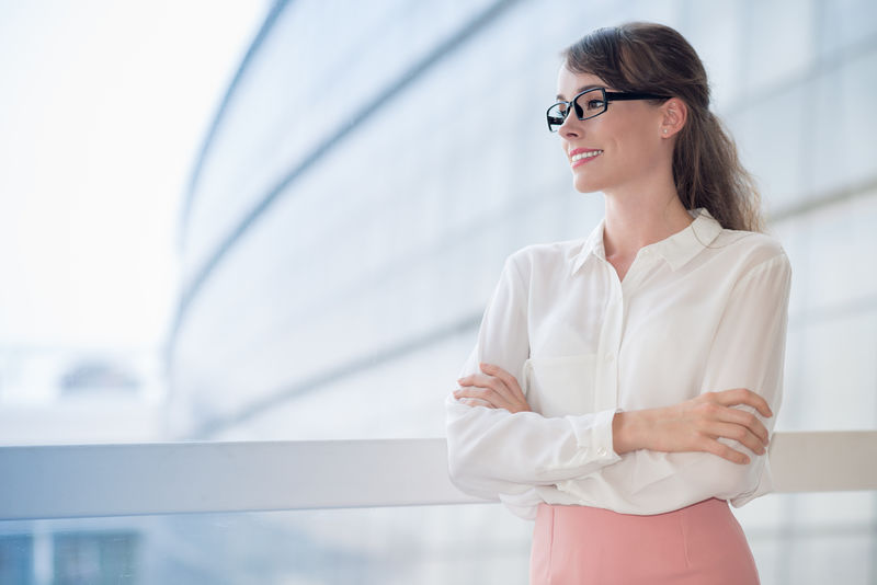 开朗的商务小姐。