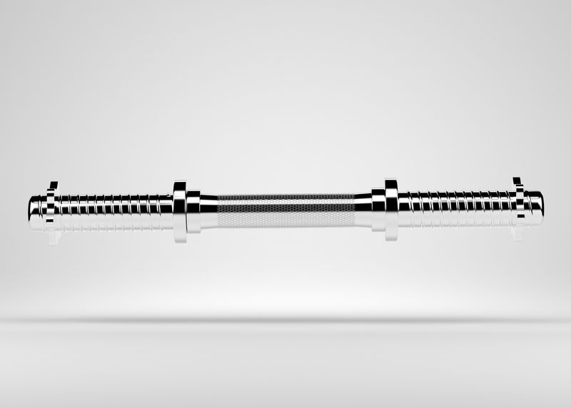 哑铃镀铬手柄。在健身房锻炼的重量。