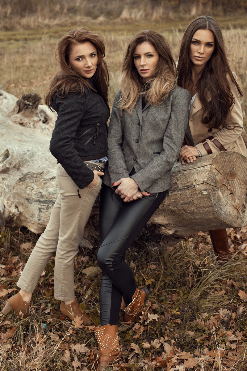 时尚女性户外造型