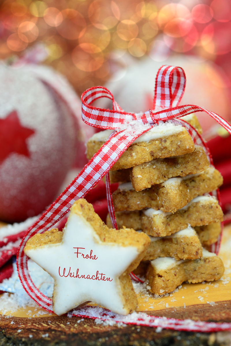 带圣诞祝福的肉桂星