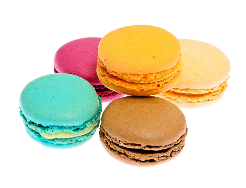 白底甜甜可口的杏仁饼