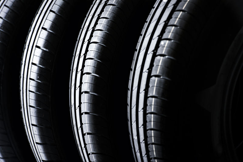 夏季汽车轮胎