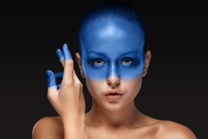 一个涂满蓝色颜料的女人的画像素材 高清图片 摄影照片 寻图免费打包下载