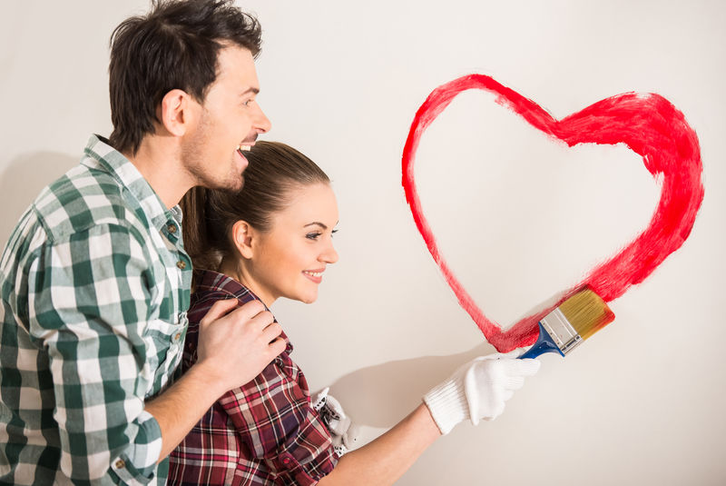 装修新房的夫妇