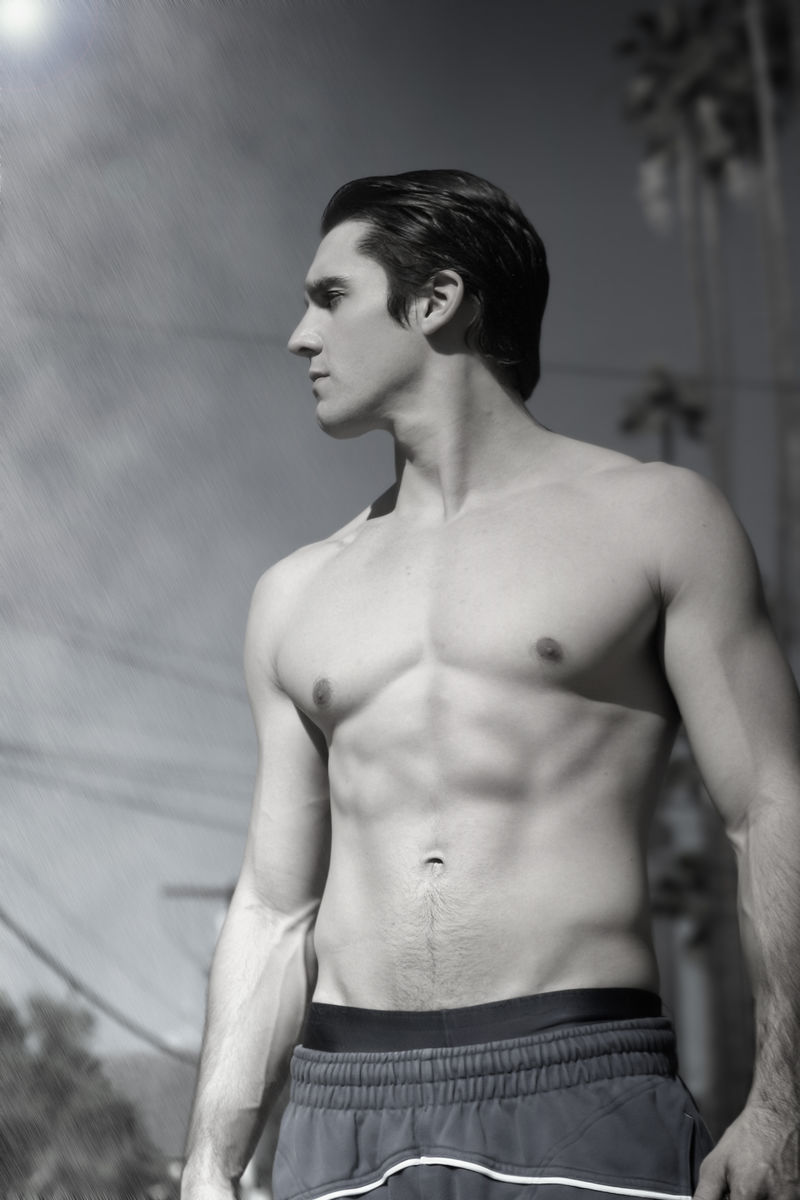 赤膊上阵的家伙。