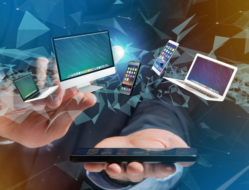 显示在未来界面上的计算机和设备-多媒体和技术概念