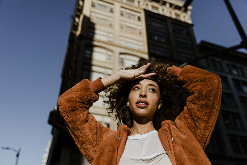 市中心一个女人的画像