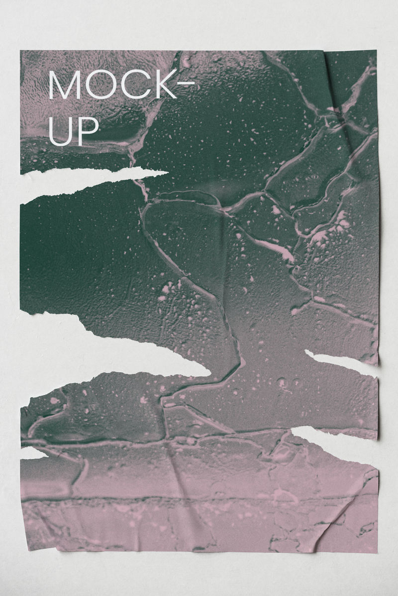 墙上有紫色撕破的纸模型