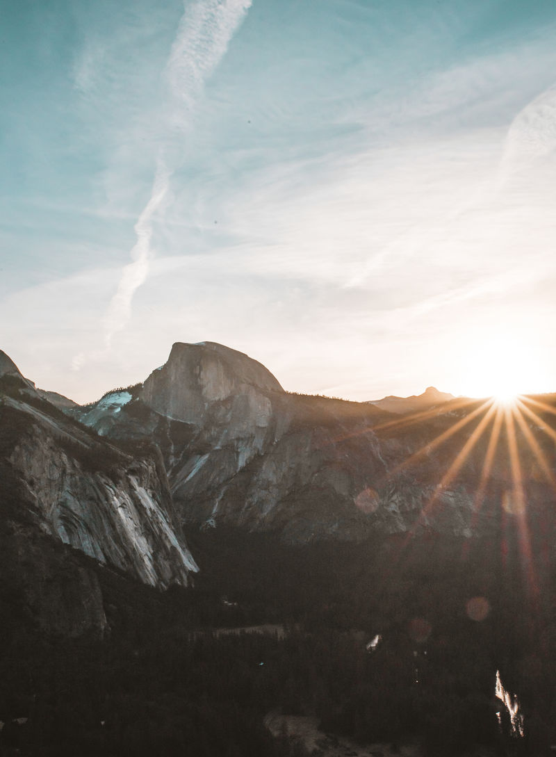 加州约塞米蒂国家公园的山景