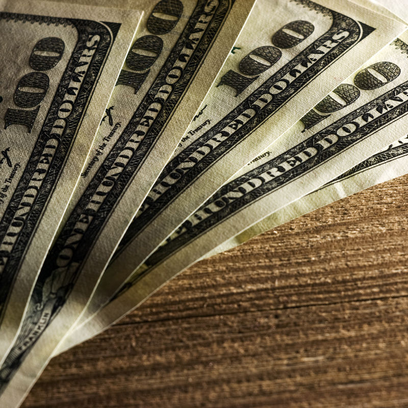 100美元钞票的特写镜头