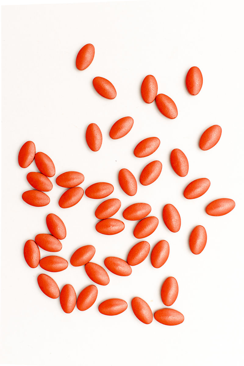 孤立白底油胶囊