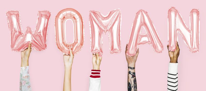 手举着女人气球的话