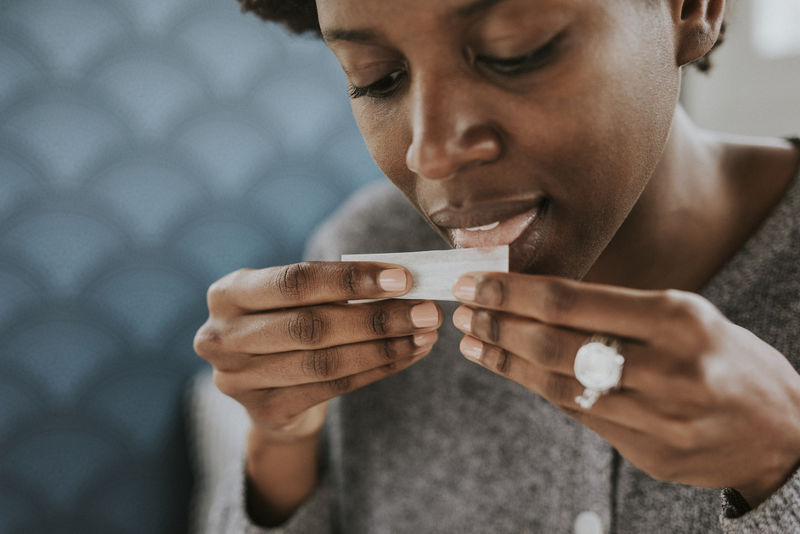 连接关节的女人