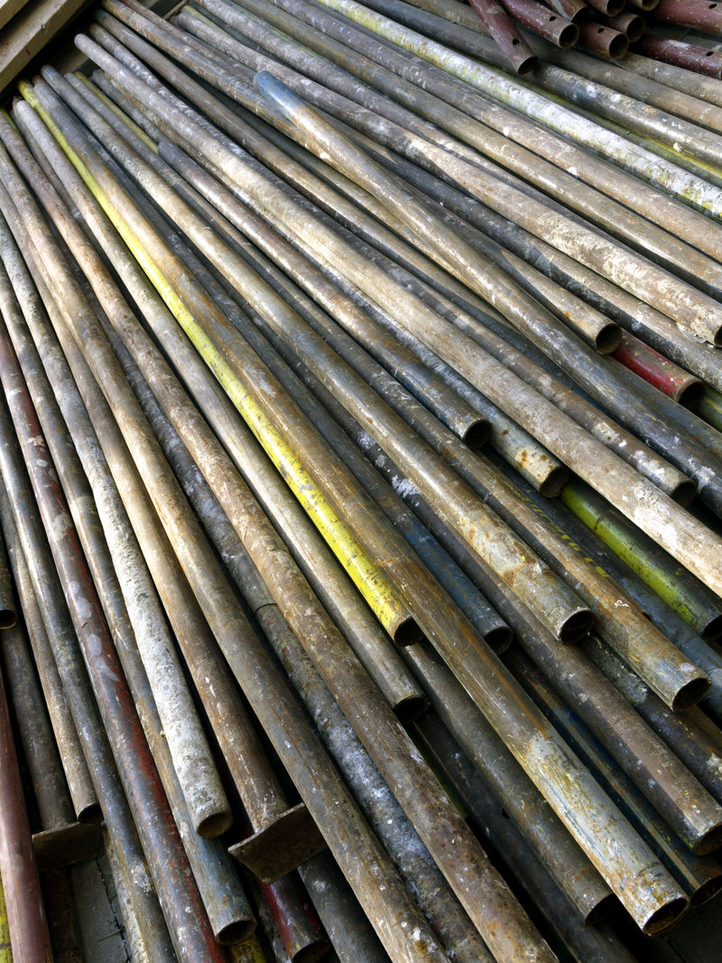 建筑脚手架旧管道生锈