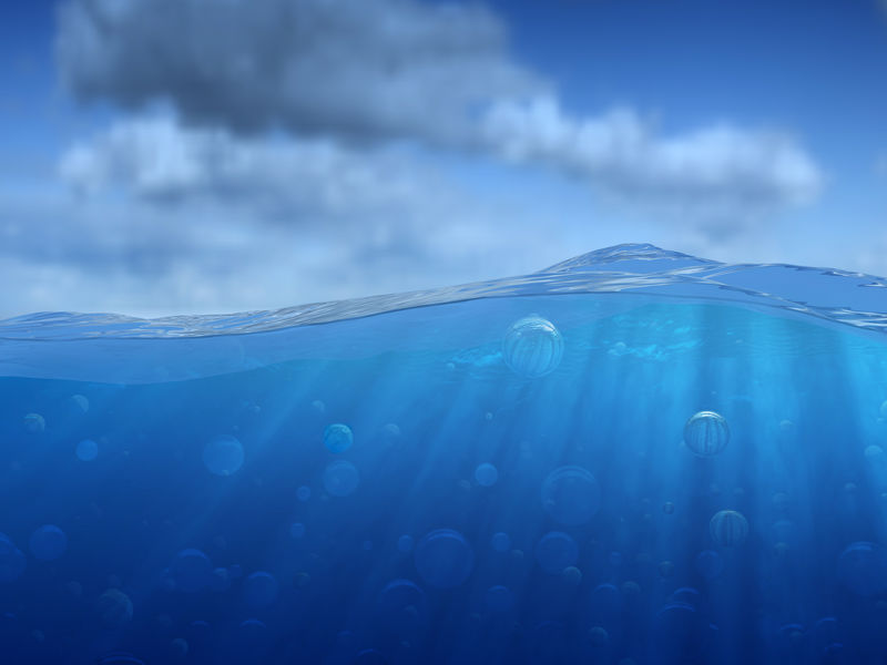 水下有气泡和天空