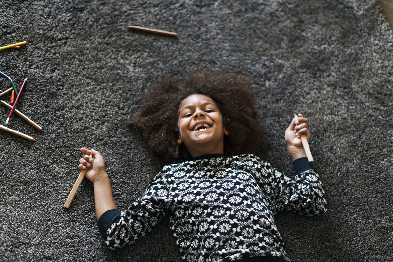 快乐的孩子玩得开心