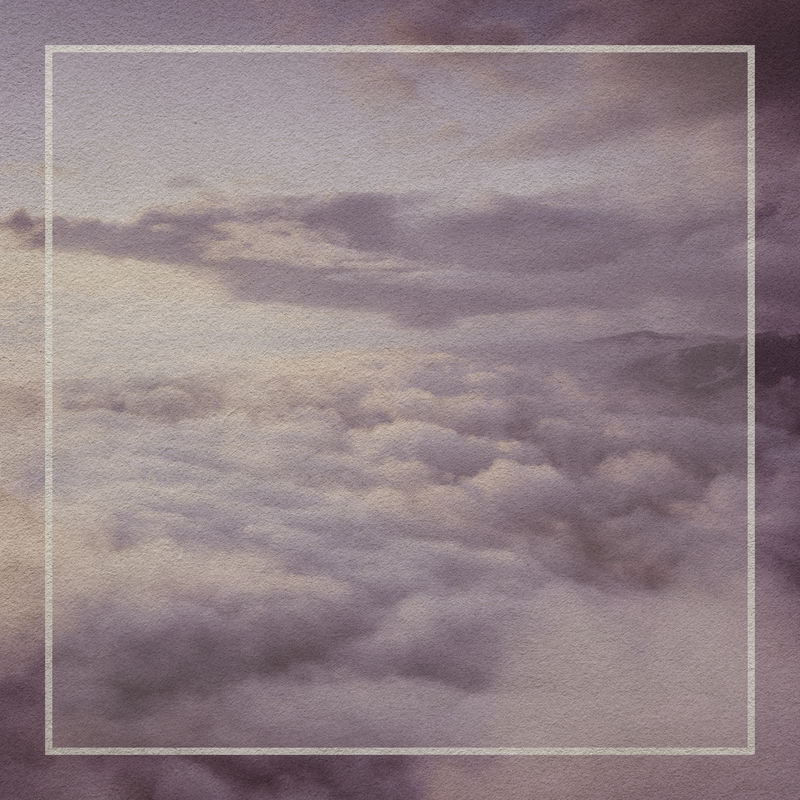 空白框架与一个多云的黄昏天空模型