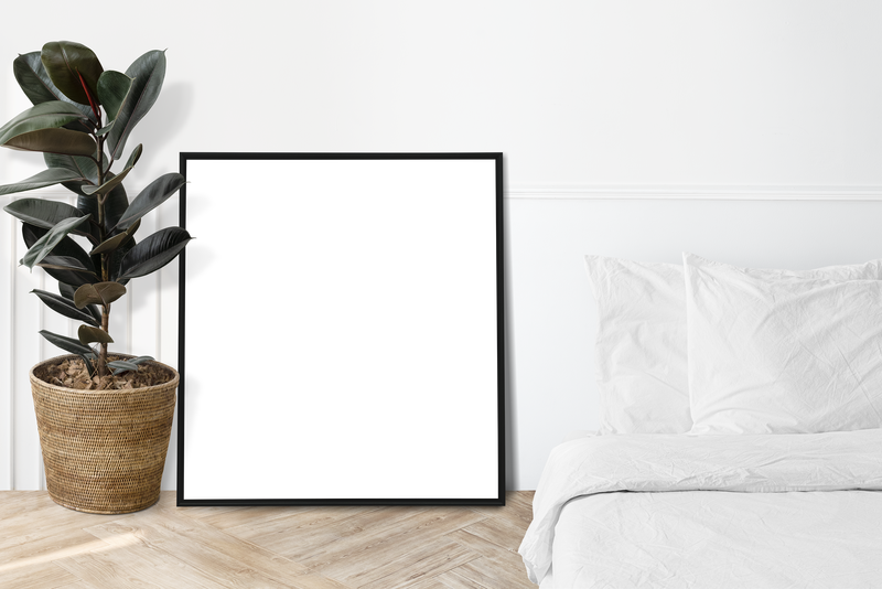 卧室里的空白相框