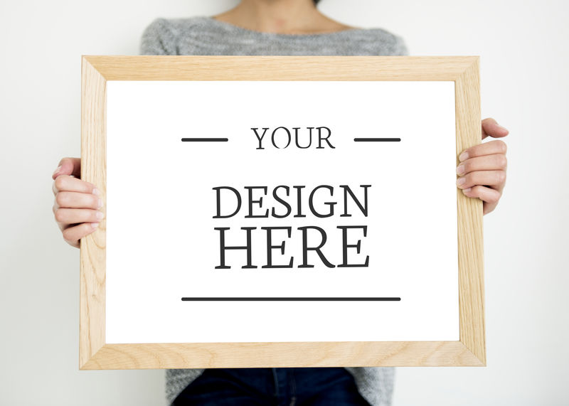 手拿着模型框架