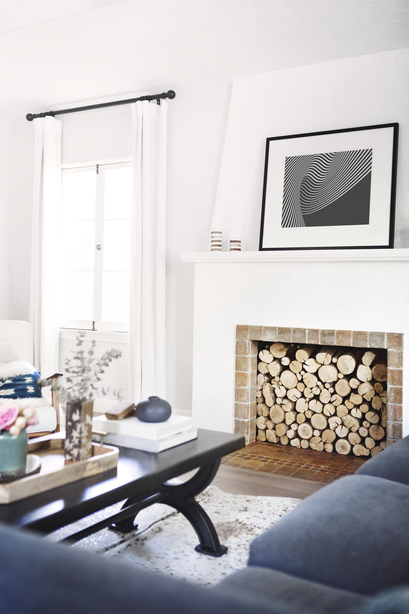 客厅里的柴火储藏室