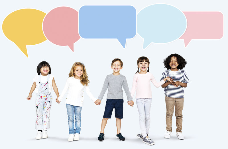 一群有着空白语音泡泡的孩子