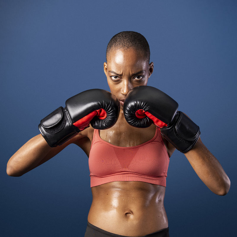 适合黑人女子准备拳击比赛模型