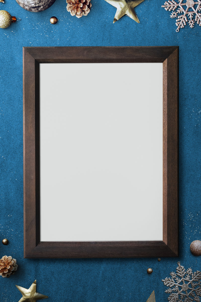 蓝色背景上有圣诞装饰的木制框架模型素材-高清图片-摄影照片-寻图免