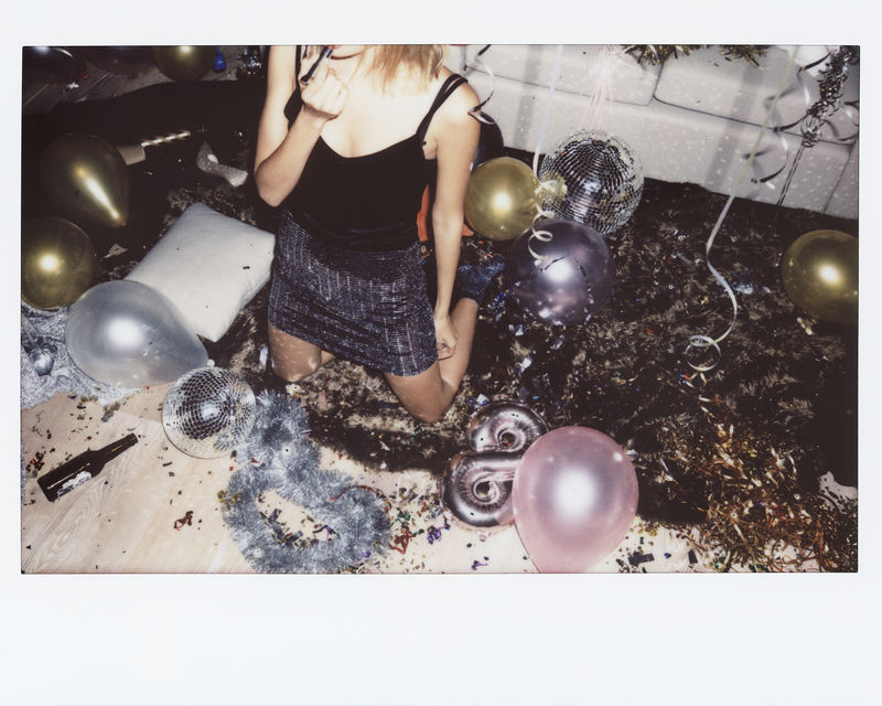 人们在聚会上玩得很开心