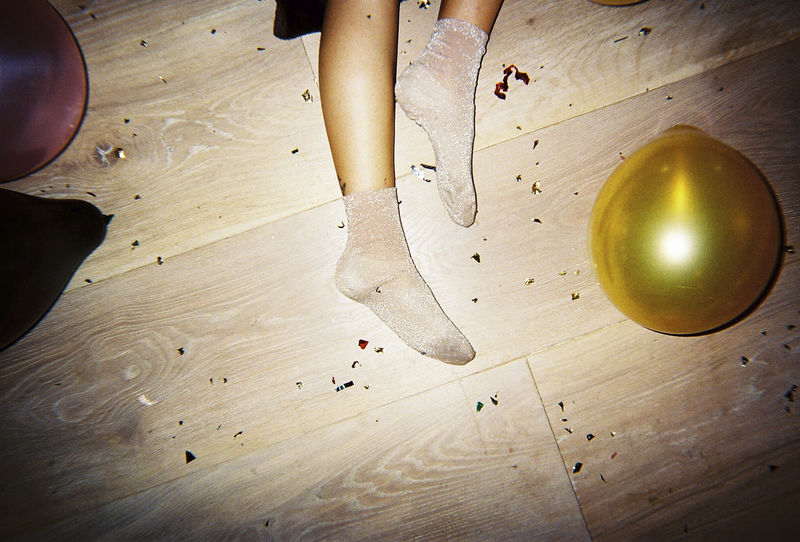 在聚会上喝醉的人