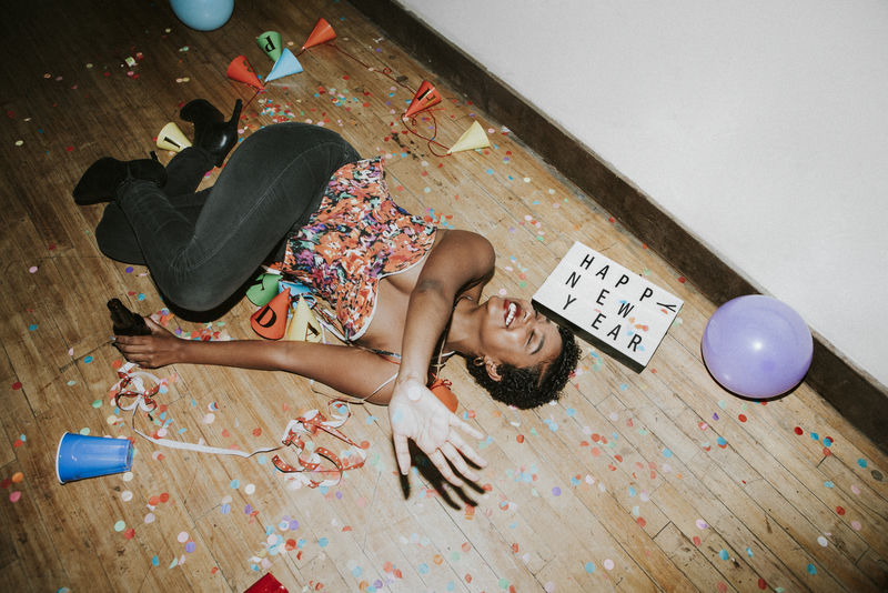 聚会上快乐的女人