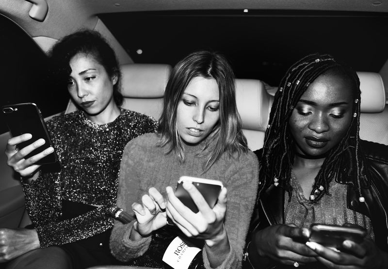 出租车后座上形形色色的女人