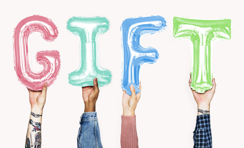 手举礼物气球词