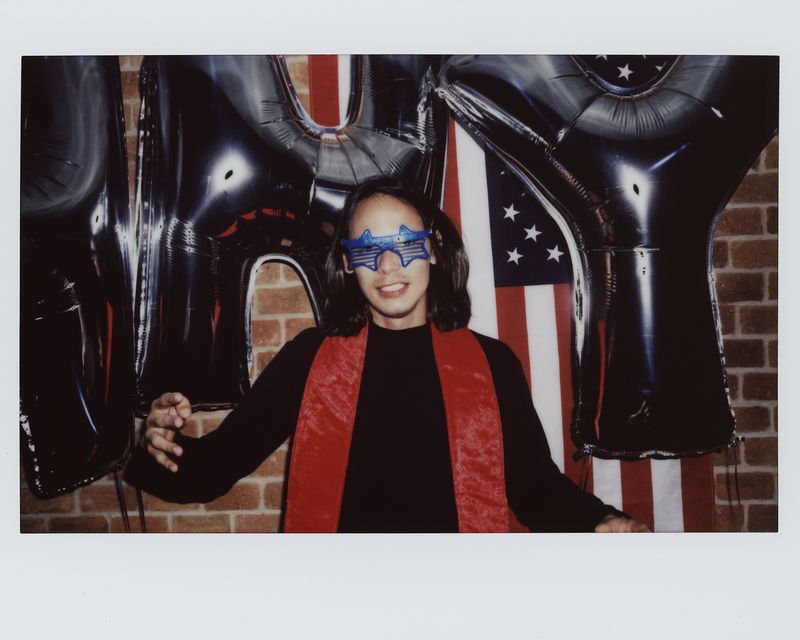 人们在聚会上玩得很开心