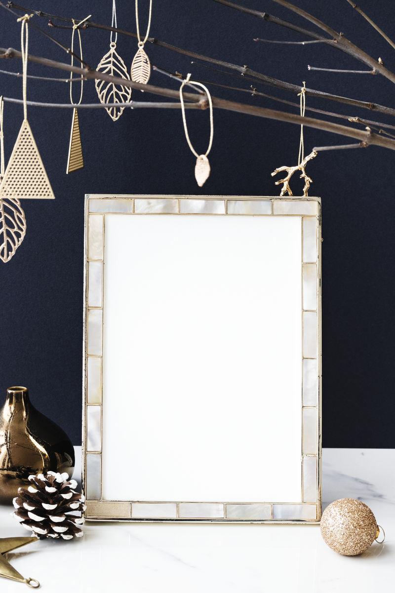 桌上的节日相框