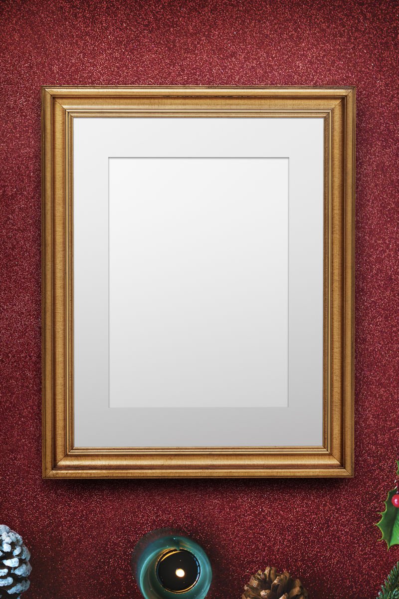 经典的金色框架模型红色背景上有圣诞装饰素材-高清图片-摄影照片-寻