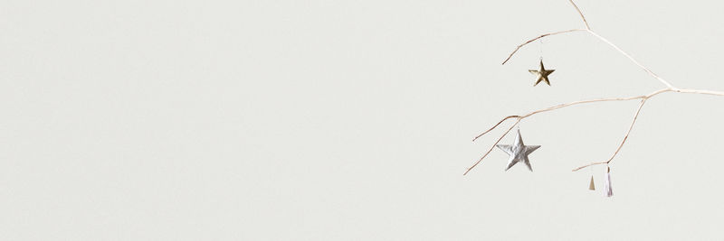 带有设计空间的白色圣诞社交媒体横幅