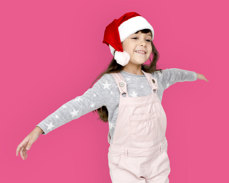 演播室的人拍小女孩