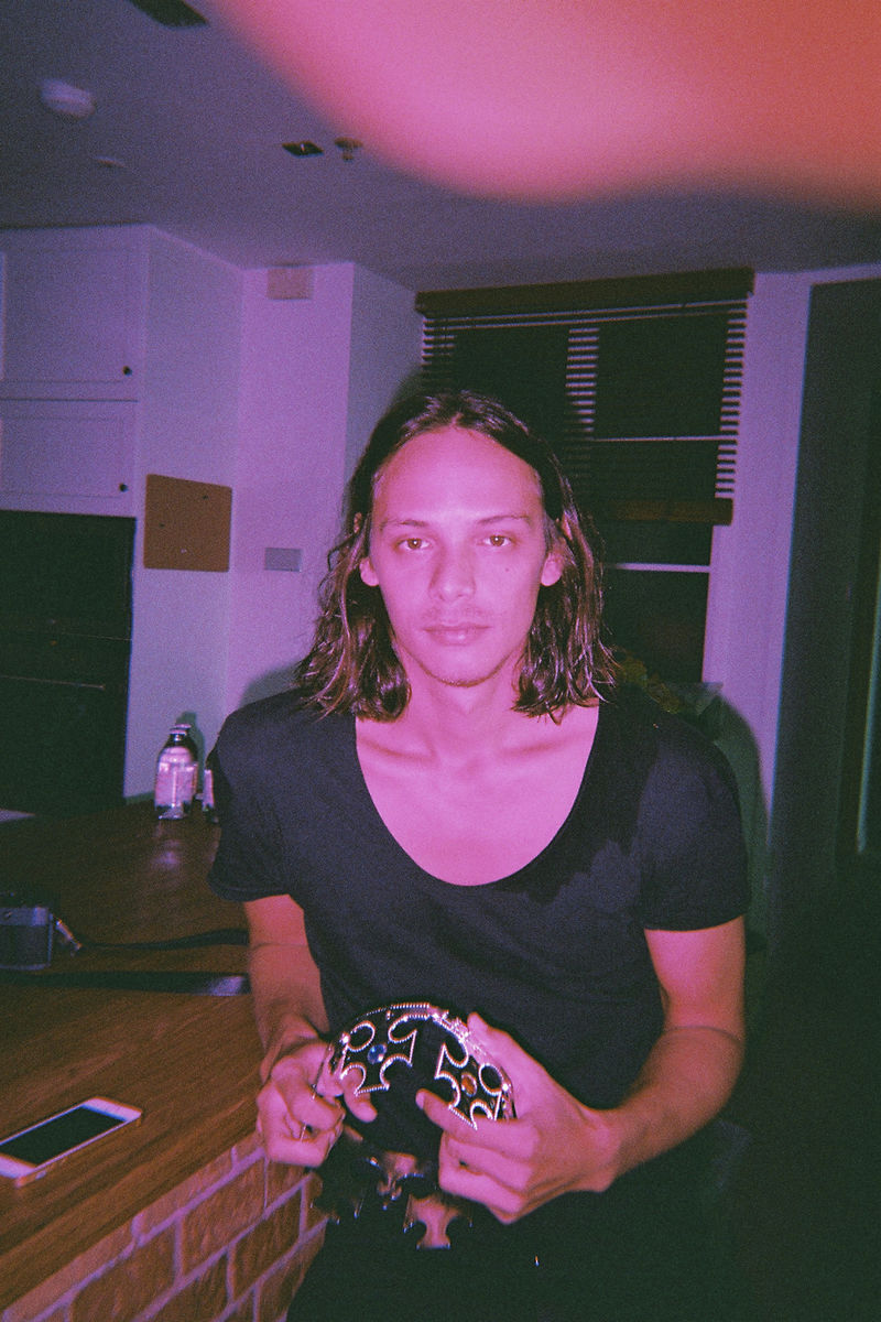 人们在聚会上玩得很开心