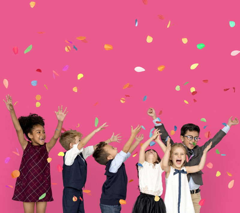 儿童微笑幸福友谊欢庆摄影棚肖像