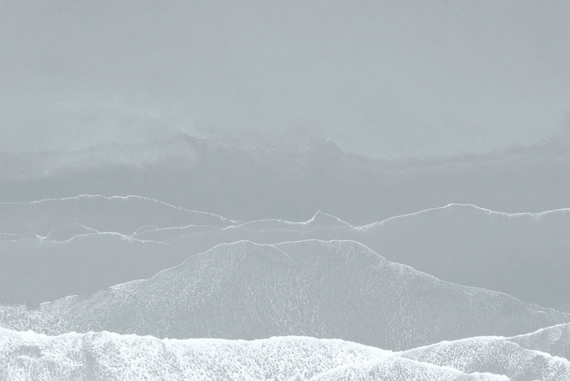 灰色海滩鸟瞰图