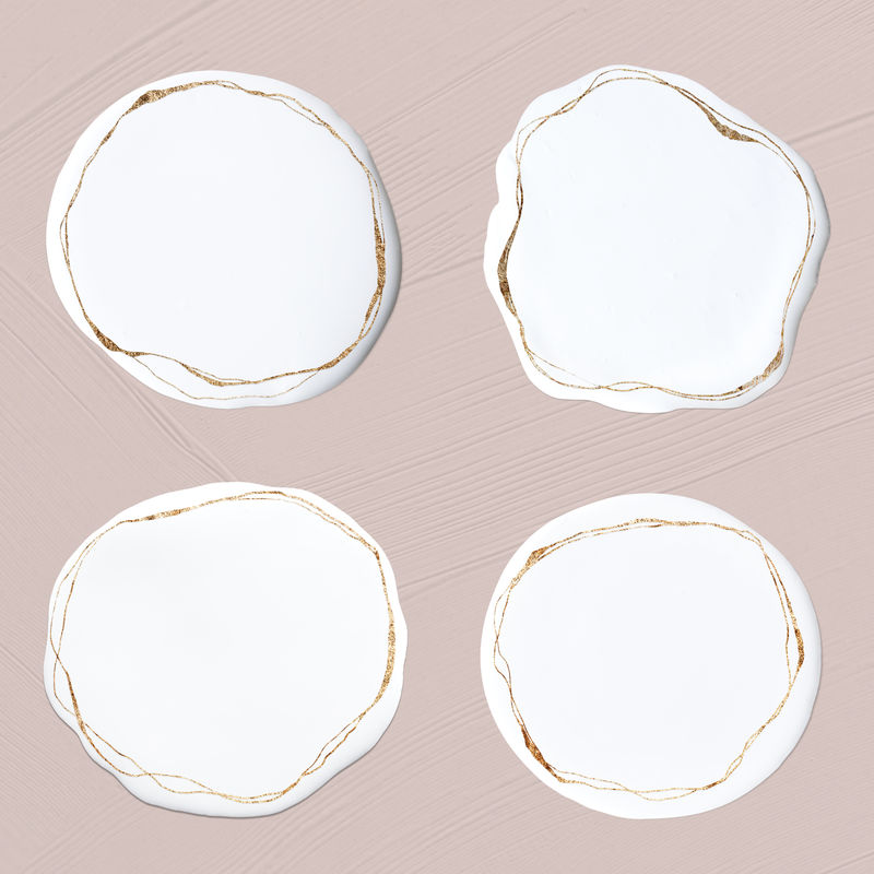 白色带金色闪光边框