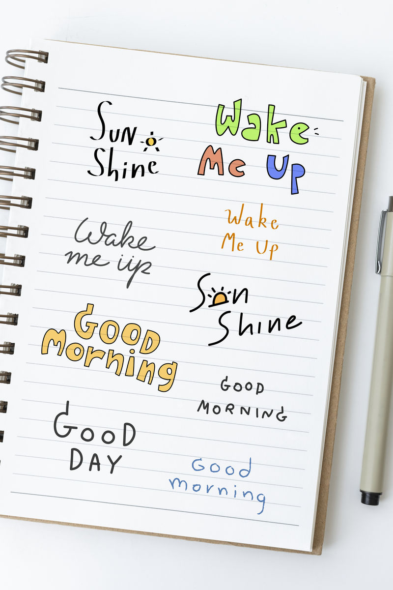 文字涂鸦在笔记本上的网页模型