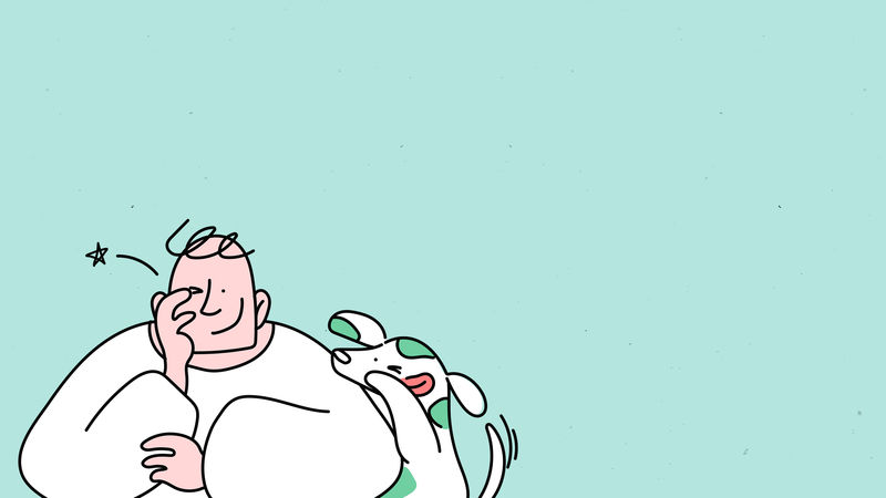 科维德-19隔离期间一名男子和一条狗呆在家里