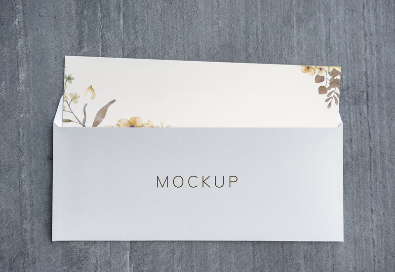 带信封模型的婚礼请柬