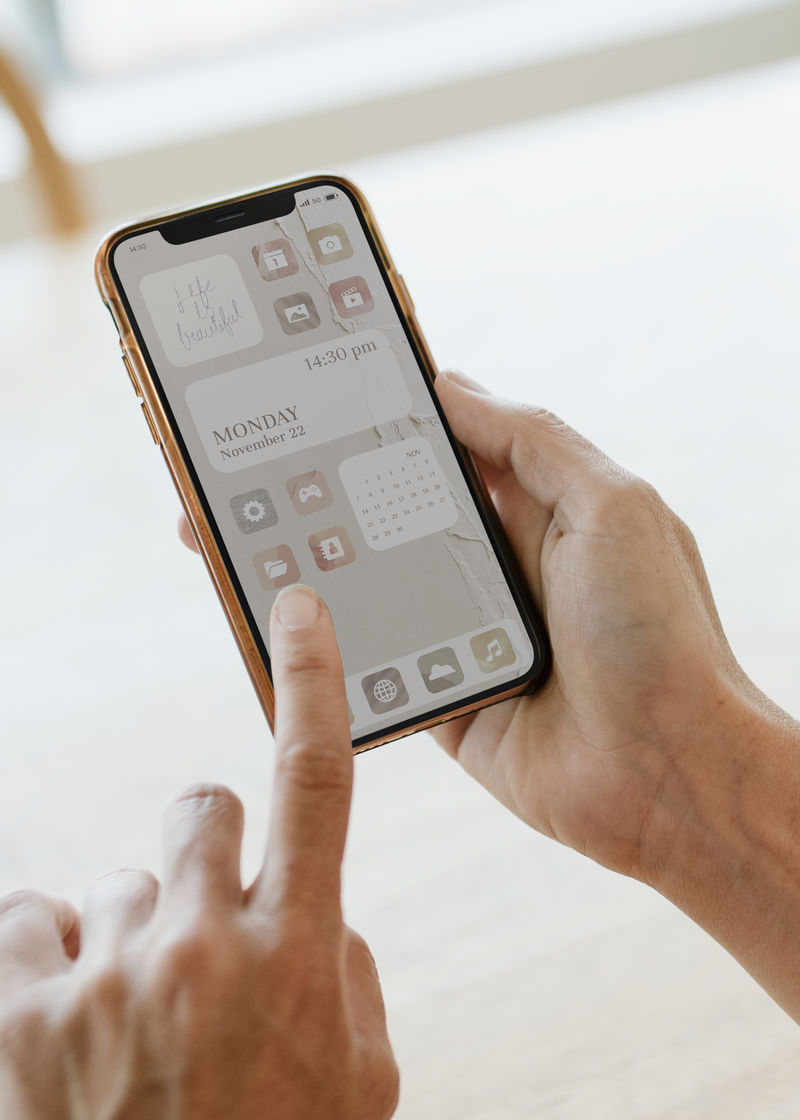 手机屏幕模型psd手持美观的米色部件