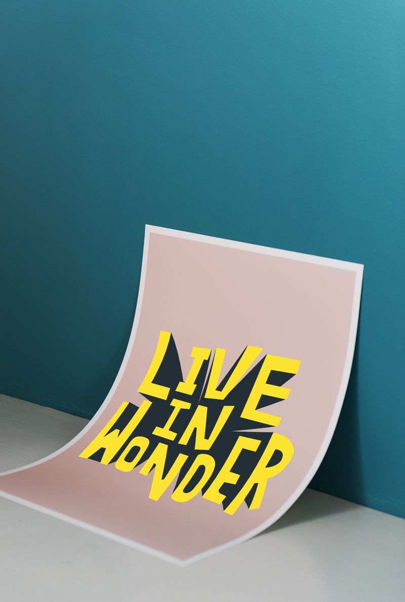 带有鼓舞人心的引言的最小手写海报