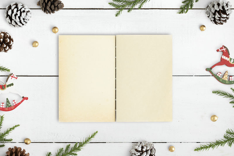 笔记本模型中的圣诞插图