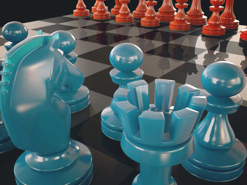 玻璃棋盘上的国际象棋棋子